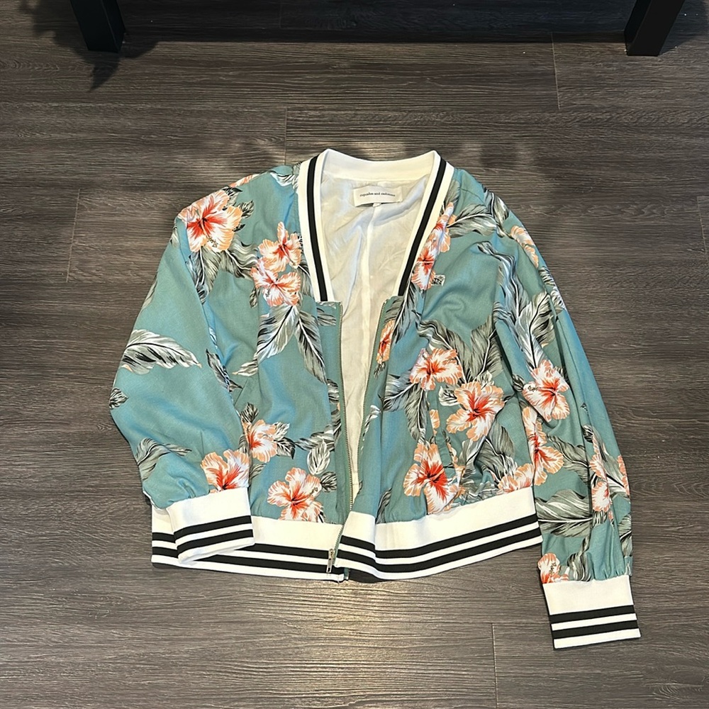 Cupcakes and Cashmere floral jacket. Size L. Very lightly worn